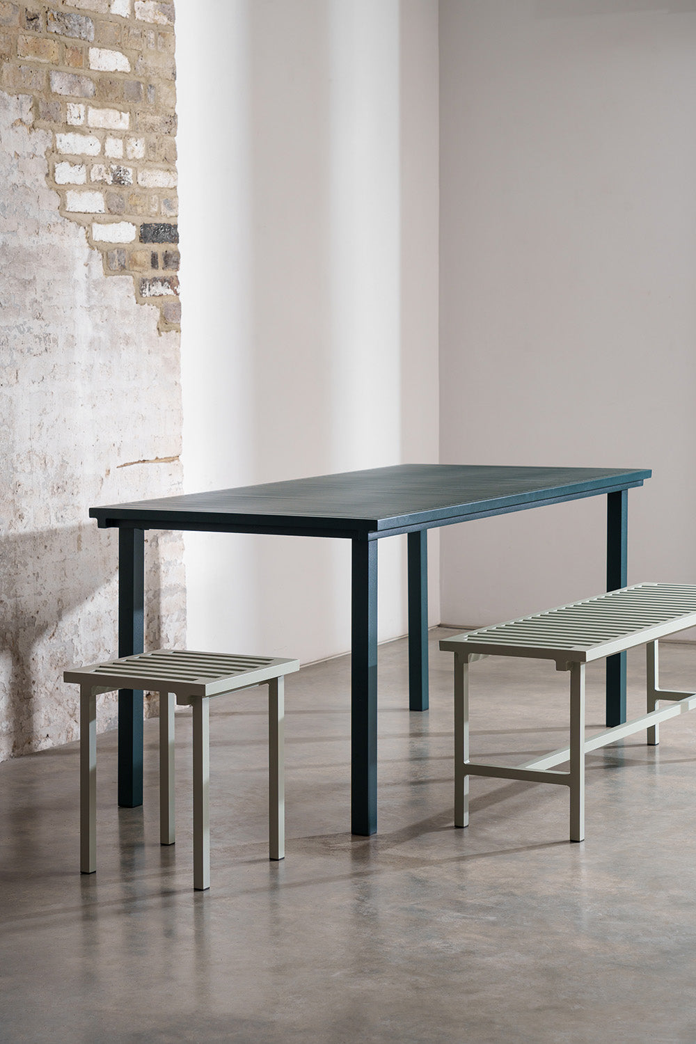 NINE 19 Outdoors Dining Table - Medium