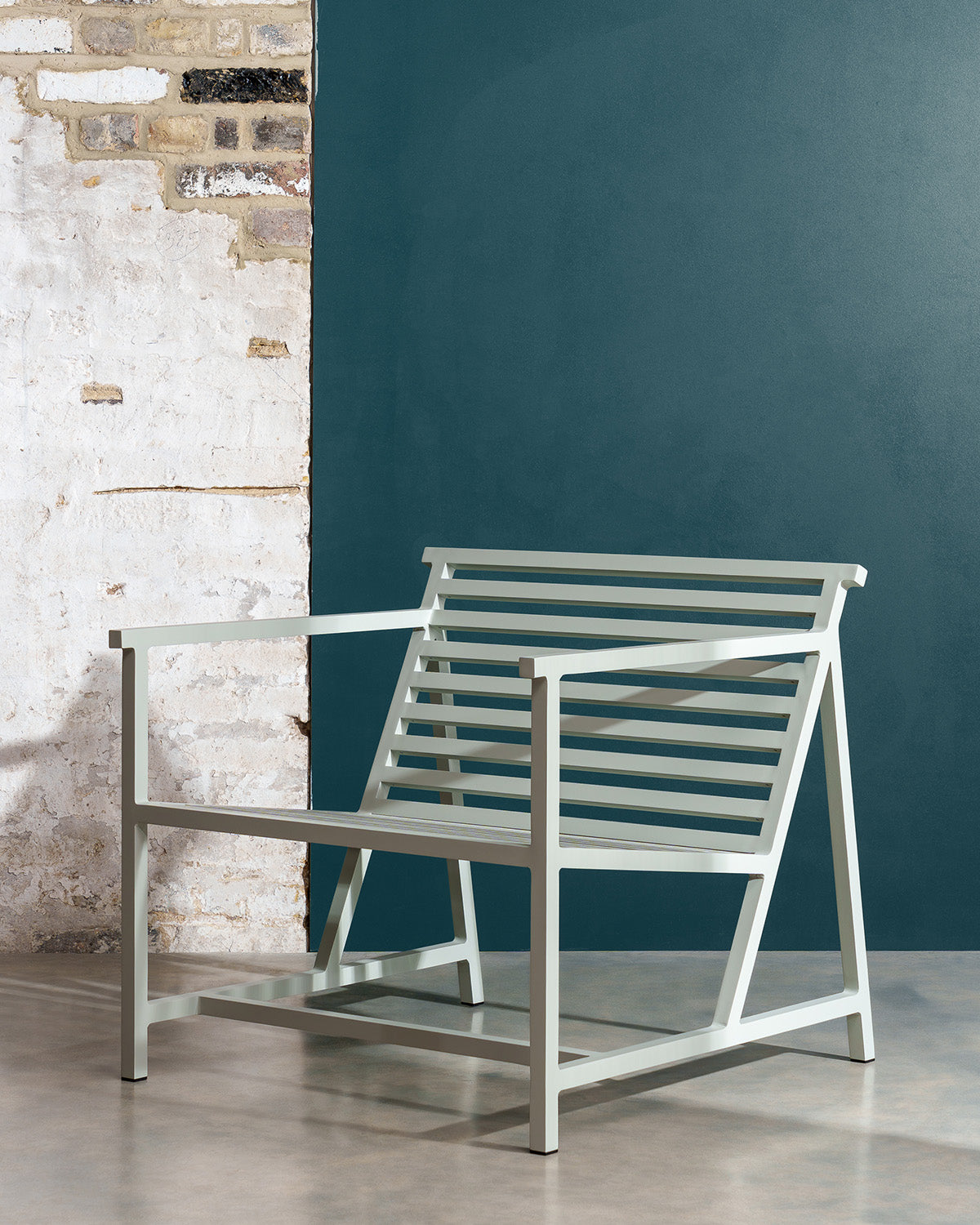 NINE 19 Outdoors Lounge Chair