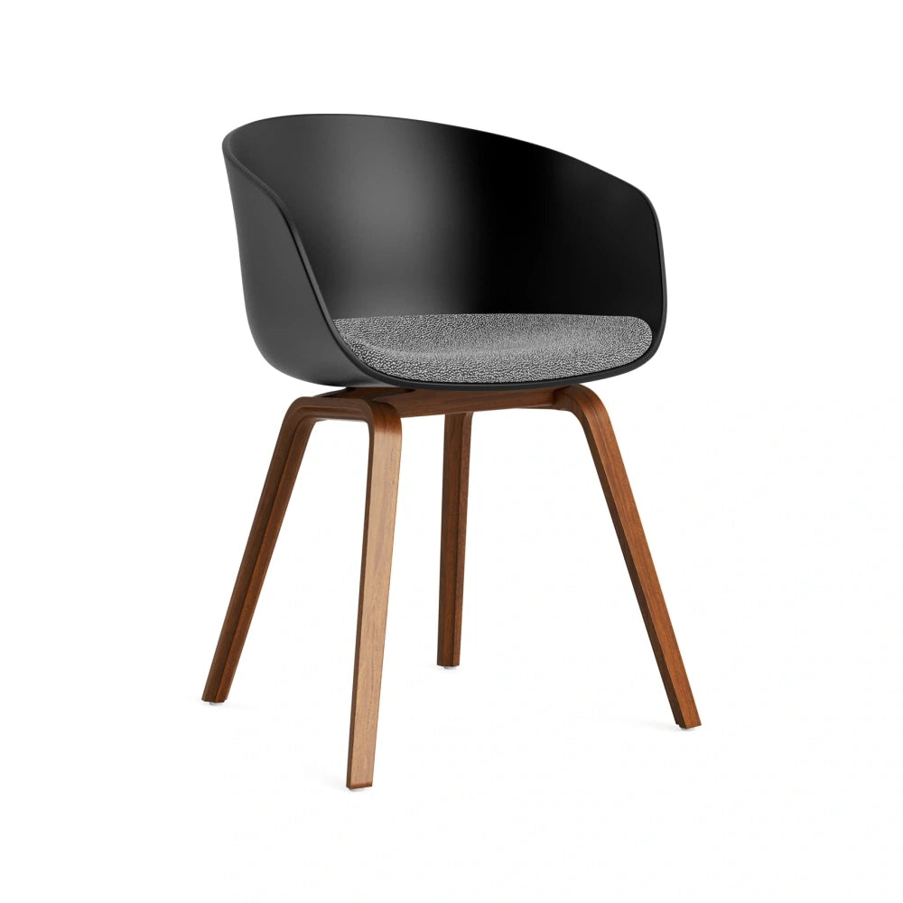 HAY AAC 22 black 2.0 shell – seat uph Olavi by HAY 03 – wb lacquered walnut base