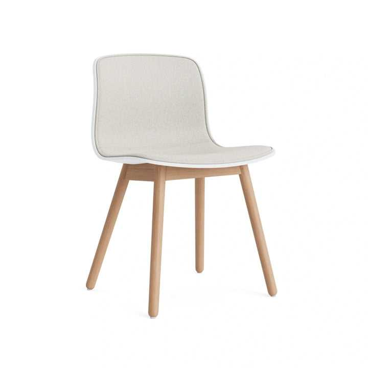 HAY AAC 12 front uph Hallingdal 103 – white 2.0 shell – wb lacquered oak base