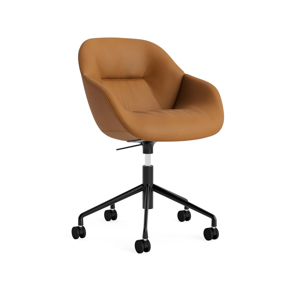 HAY AAC 153 Soft Chair w. gas – Sense cognac – black 5 Star swivel base