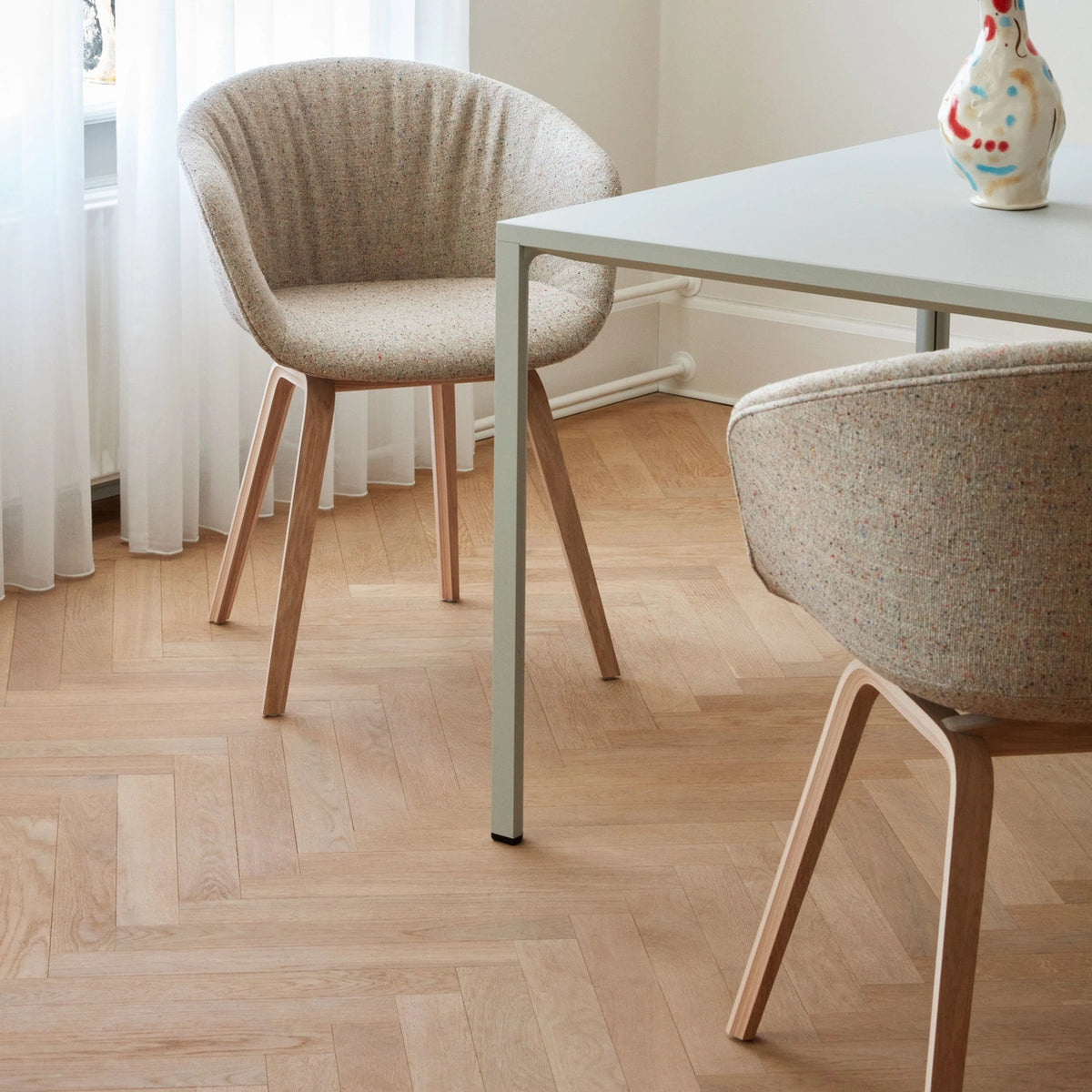 HAY AAC 23 Soft Bolgheri LGG60 wb lacquer oak base – New Order Table cloud grey