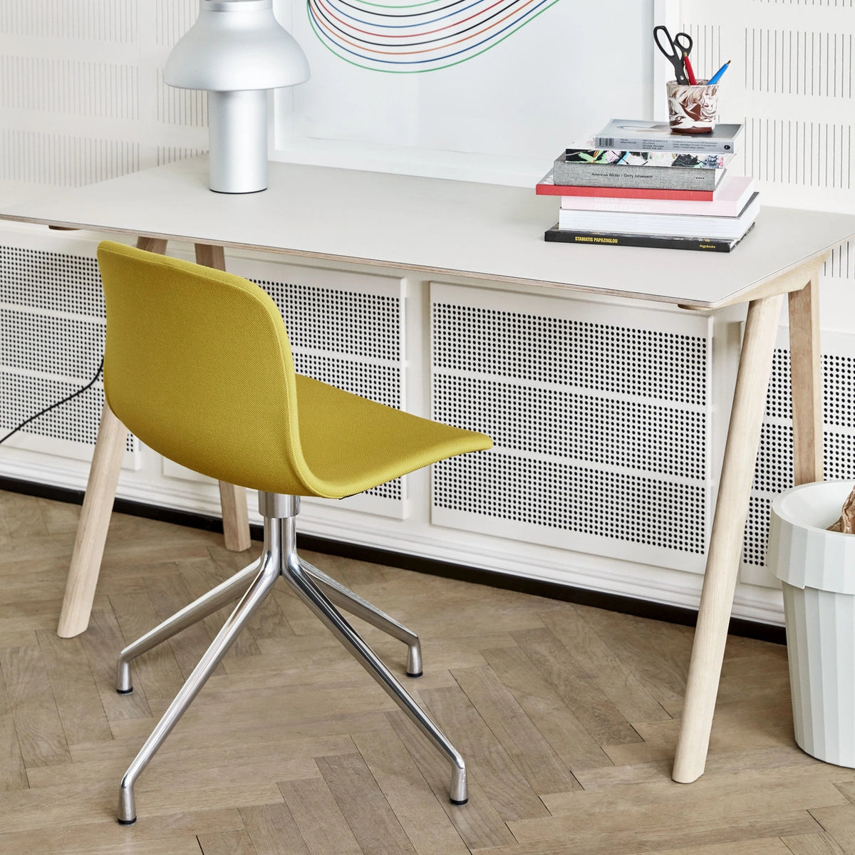 Family context: HAY AAC 11 fully upholstered swivel chair at a CPH 90 desk