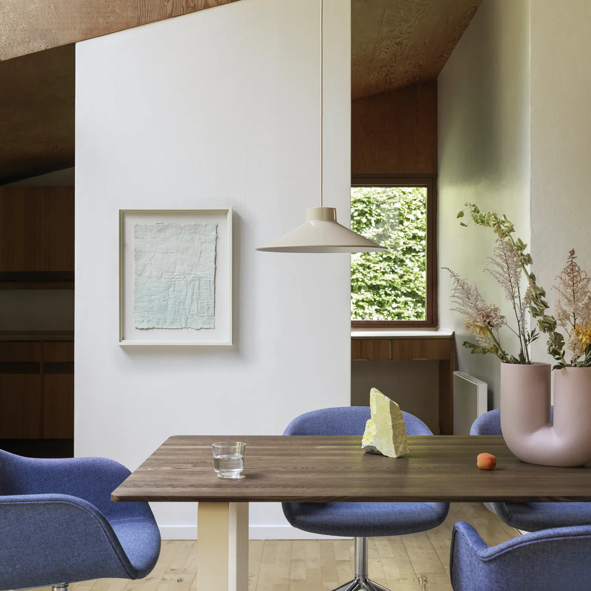 Muuto 70/70 Table 225 x 90 cm in solid smoked oak with sand legs, dining-room detail with upholstered Fiber chairs